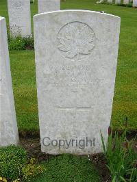 Etaples Military Cemetery - Donohue, James
